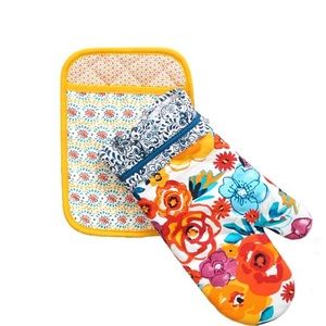 New Pioneer Woman Pot Holder & Oven Mitt